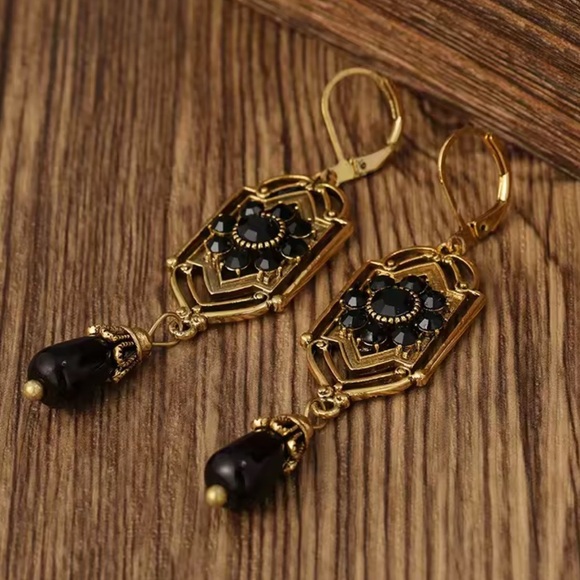 Vintage Marquis Bordo Gold Brass Earrings - Picture 4 of 9